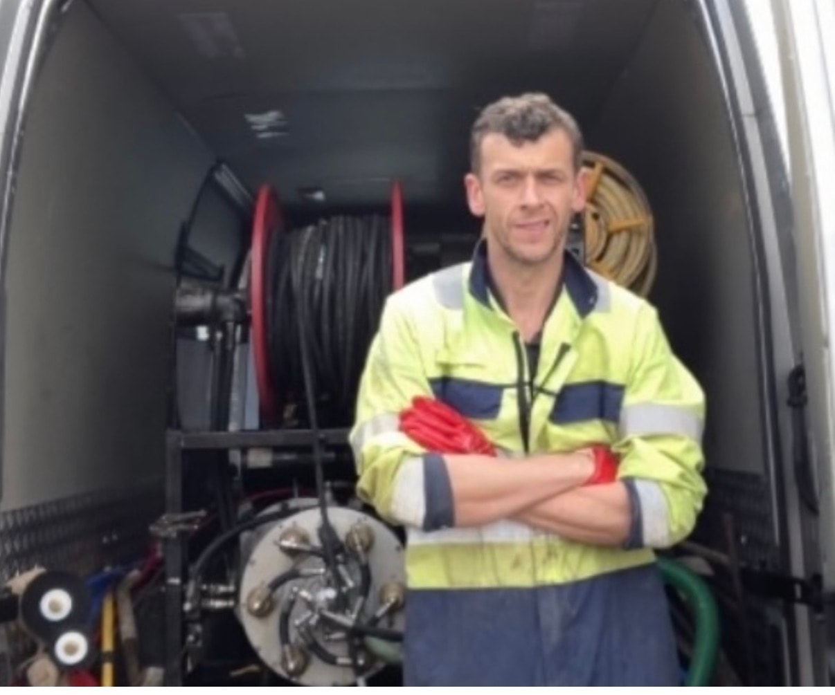 KO Drainage engineer with equipment van